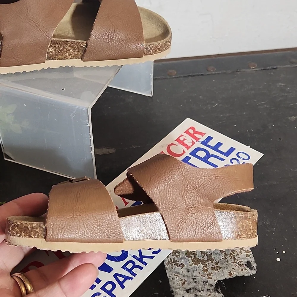 PLACE Size 7 Double Buckle Strap Sandle Brown